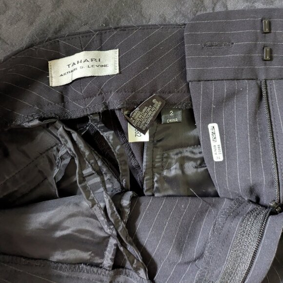Tahari Women's Gray Striped Pantsuit - Women's Blazer Size 4, Pants Size 2 - Picture 9 of 12